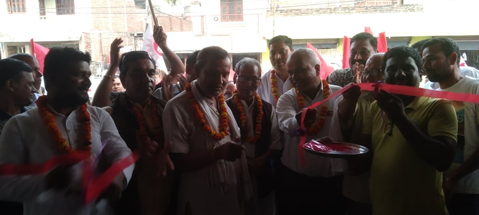 parti office news.photo 3